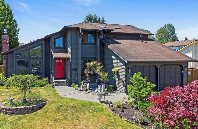 Room for rent/shared bathroom. Hillhouse AC, Patio and WiFi located in Lynnwood
