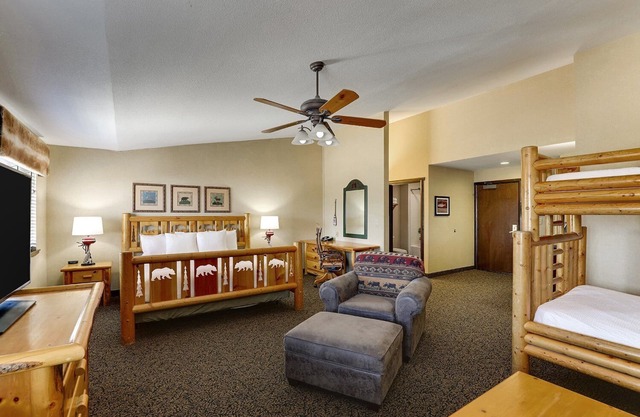 Room for the Crew! Expanded King Bunk Bed Suite, Stoney Creek Columbia