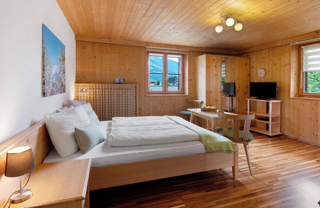 Zimmer 'Golden' mit Bergblick, Gemeinschaftsterrasse und Wi-Fi