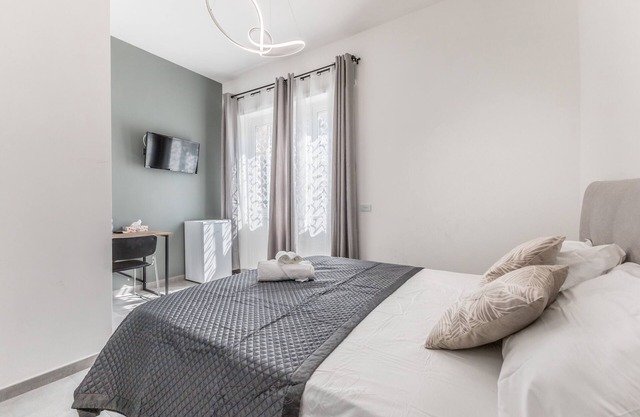 Room 'Gordiani Guest House - Grey' with Wi-Fi and Air Conditioning