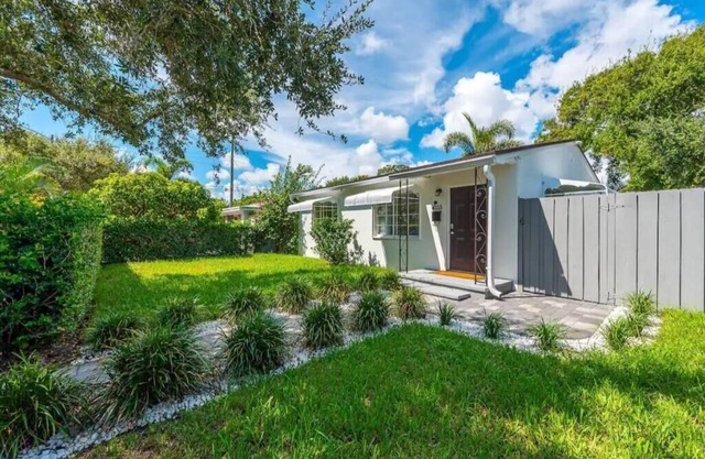 The Seana Villa 2 Bedroom w/ HotTub & Outdoor Gym