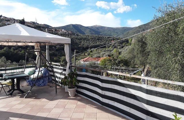 Room in Guest Room - Valle Degli Ulivi - Liguria, Italia
