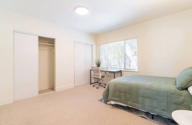 Room in Renovated Flat w/ En-suite Bath and DECK