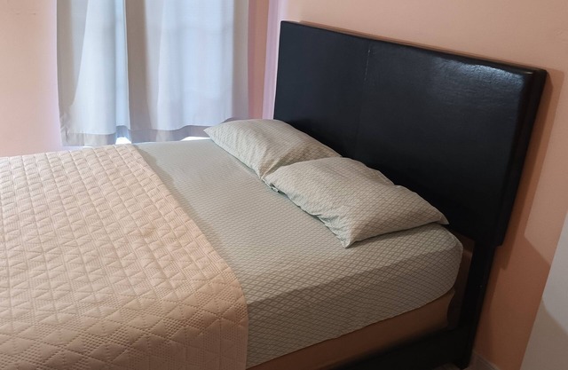 Ruhiges und entspannendes Schlafzimmer. 1 - 3 können schlafen.