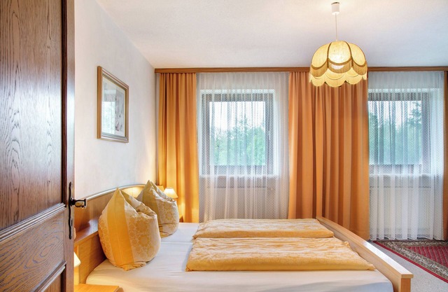 Zimmer 'Landhaus Strell - Zimmer 1' mit gemeinsamer Terrasse, gemeinsamem Garten und Wi-Fi