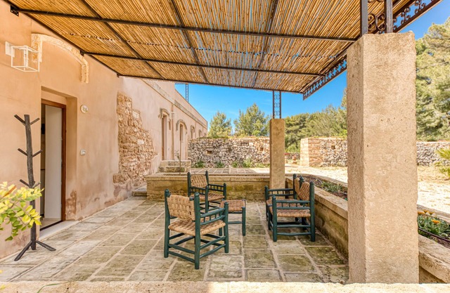 Zimmer 'Lucia - 8' mit privater Terrasse, Wi-Fi und Klimaanlage