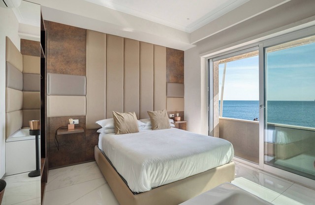 Zimmer 'Luxury Seaview Con Jacuzzi' mit Balkon, Wi-Fi und Klimaanlage