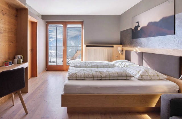 Zimmer 'Mairhof Chavalatsch Lounge - Zi 3' mit Bergblick, Terrasse und Gemeinschaftsgarten