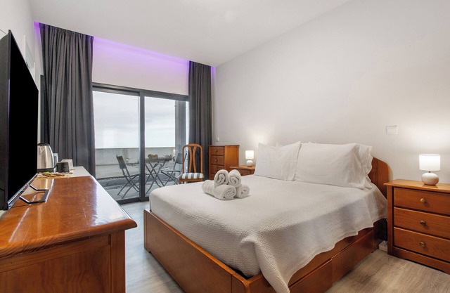 Room 'Mariana' with Sea View, Shared Terrace and Wi-Fi