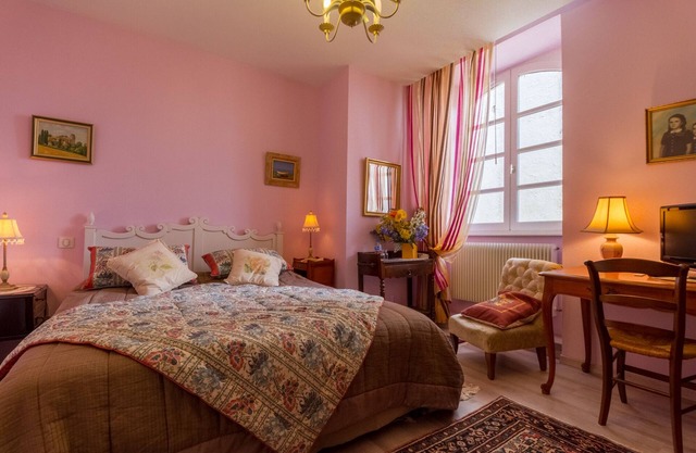PURPLE Haus, Gästezimmer Saint Roch, beheiztes Hallenbad