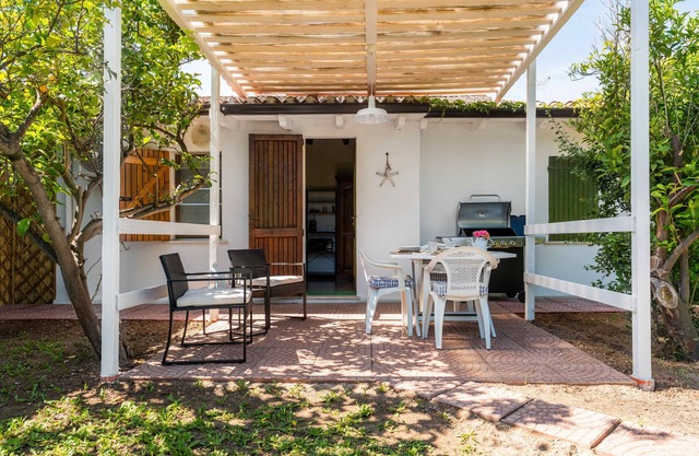 Zimmer 'Melograno' mit privatem Garten und Klimaanlage