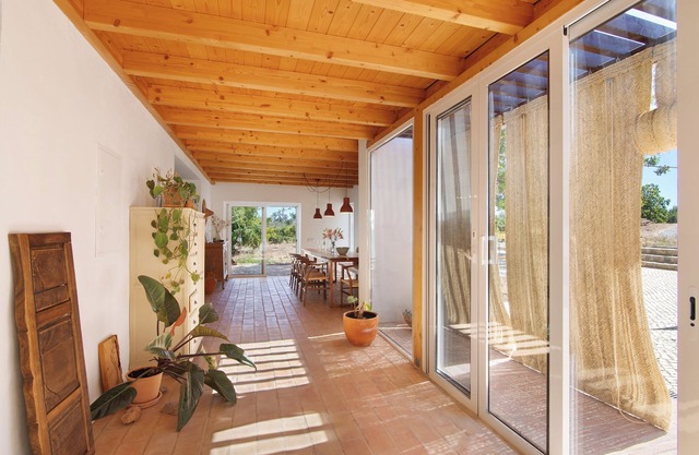 Room 'Oliveira and Figueira' with Shared Pool, Wi-Fi and Air Conditioning
