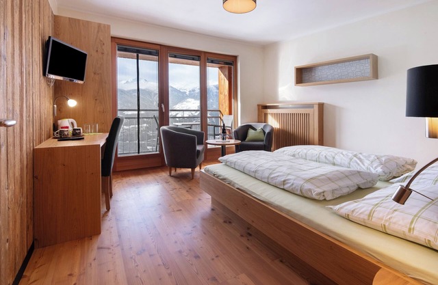 Zimmer 'Ortlersuite Zi 4' mit Bergblick, Gemeinschaftsgarten und Balkon