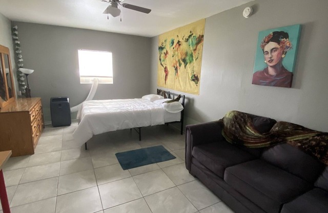 Room Private Entrance/BathroomUCF Area