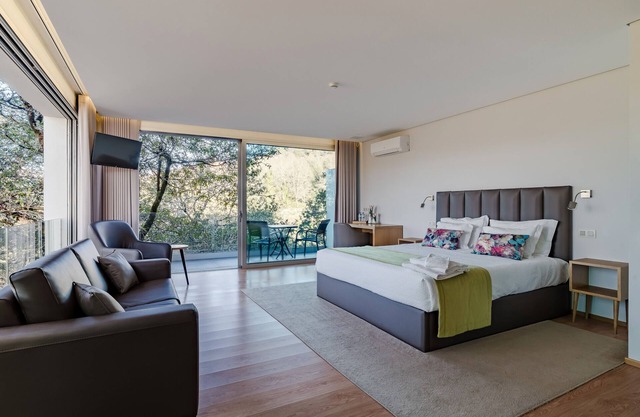Zimmer 'Queen Deluxe - Eiche Natur' mit Gemeinschaftspool, Gemeinschaftsterrasse und Wi-Fi