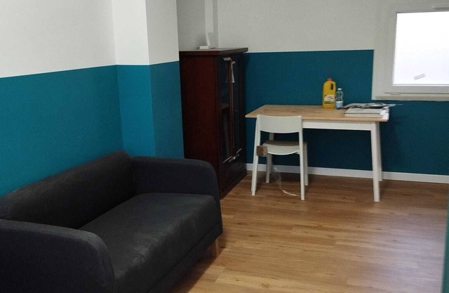 Room rental for vacation, with bathroom in room 100 mt from subway