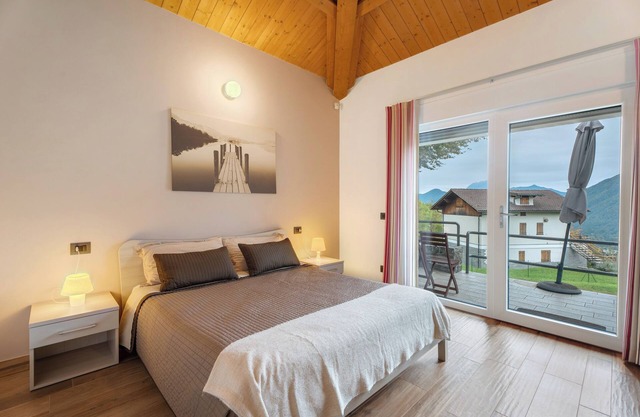 Zimmer 'Rosa' mit Bergblick, privater Terrasse und Wi-Fi