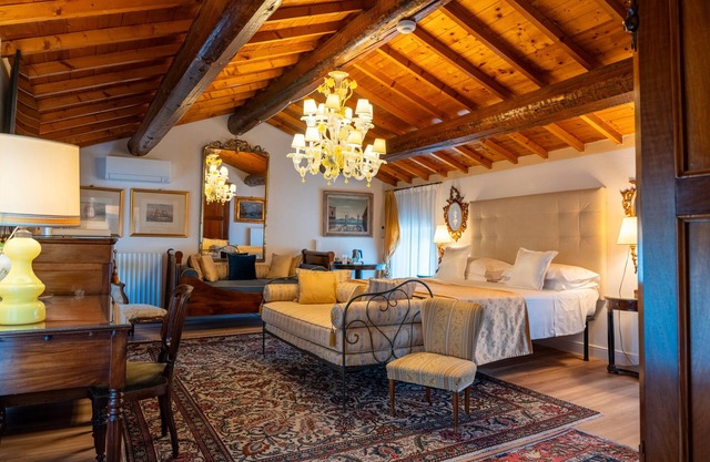 Room 'Suite Dei Velieri' with Shared Pool, Wi-Fi and Air Conditioning