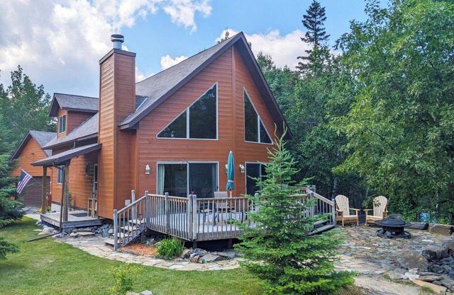 Room to gather inside and out with Rainy Lake access!