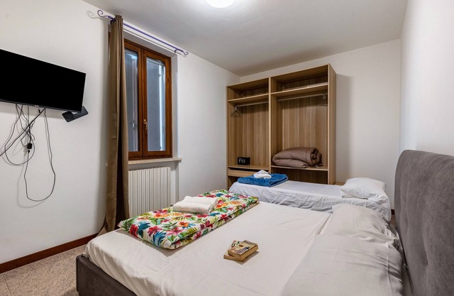 Zimmer 'Tripla Basic' mit gemeinsamer Terrasse, Wi-Fi und Klimaanlage