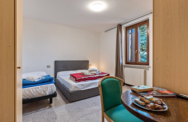 Zimmer 'Tripla' mit gemeinsamer Terrasse, Wi-Fi und Klimaanlage