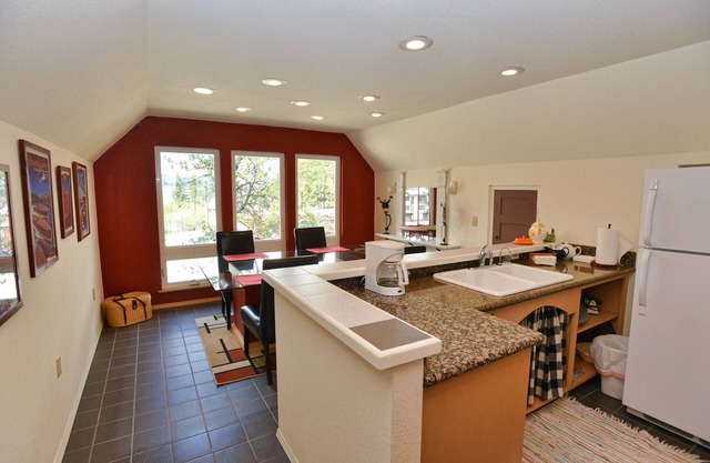 Room with a View - Walk to Downtown Restaurants - Payette Lake - Shopping and Beach