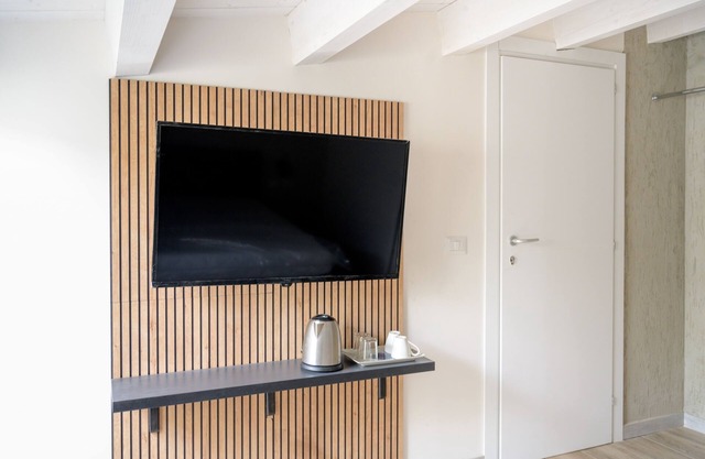 Room with Balcony, minimal