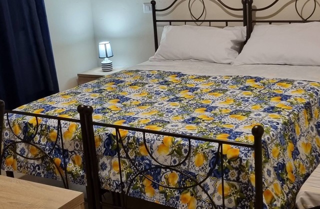 Room with breakfast included in cottage Holiday home in Palmi Pietrenere.