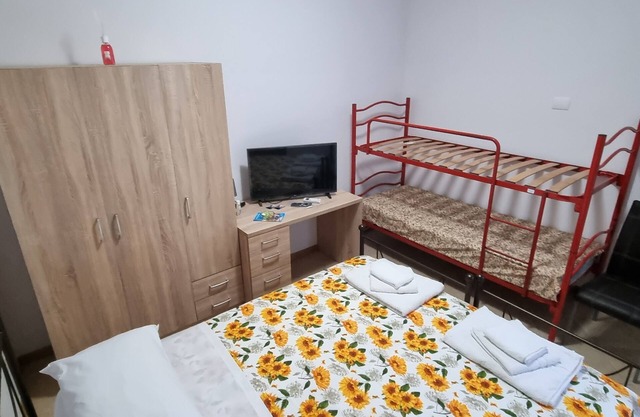 Room with breakfast included in cottage Holiday home in Palmi Pietrenere.