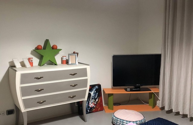 Zimmer mit eigenem Bad in Parma Stadtwohnung