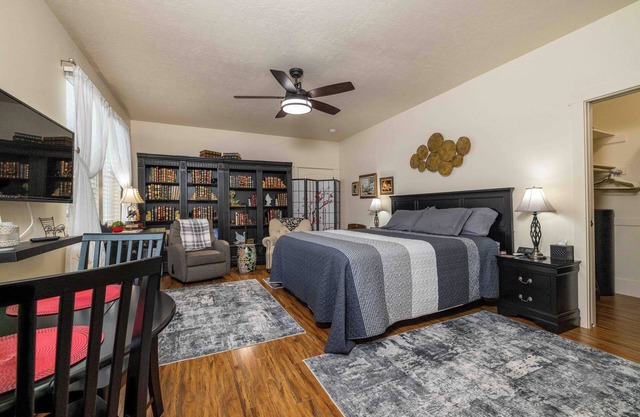 Room With Private Entrance & Private Bathroom & W/D