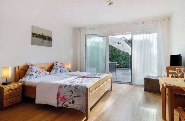Zimmer 'Zimmer 5' mit Privatterrasse, Gemeinschaftsgarten und Wi-Fi