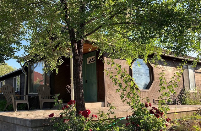Roomy, 3 bed room house on the South side of town!