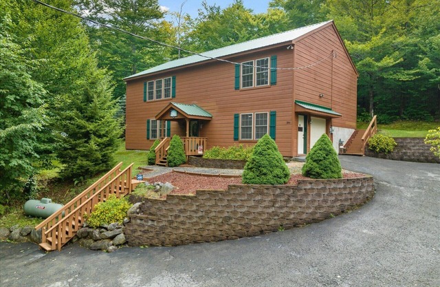 Roomy 3BR Cabin, easy access to snowmobile trail 4 & Hollywood Hills beach/ boat