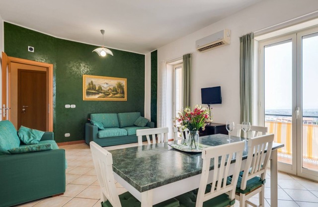 Roomy and Bright Apartment with Balconies x6