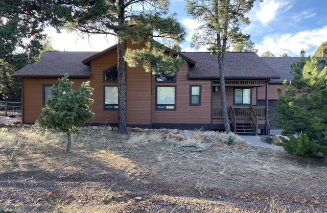 Roomy and remodeled cabin - close to lakes & other activities!