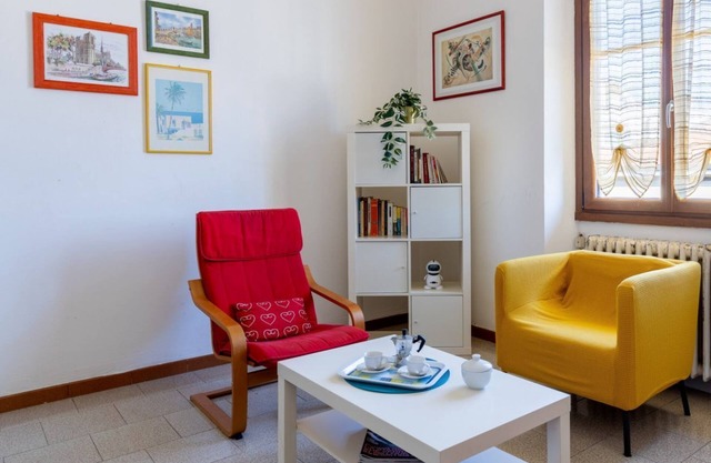 Roomy Apartment near Pisa Train Station