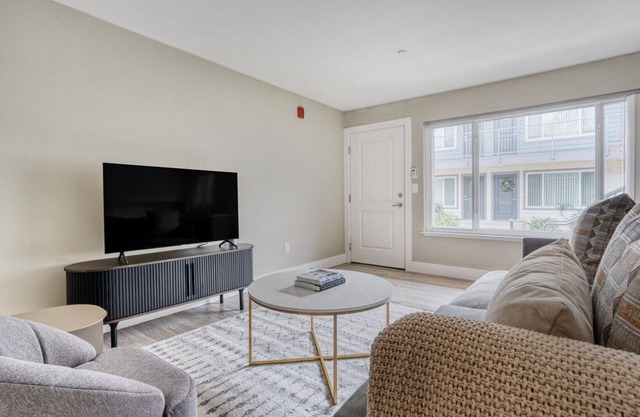 Roomy Campbell 1BR w/ Gym, Pool & Hot Tub, walk to WF & TJ, by Blueground