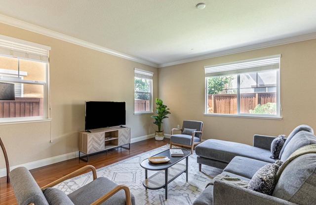 Roomy Dublin 5BR w/ Backyard, Groceries, Park & Playground, by Blueground