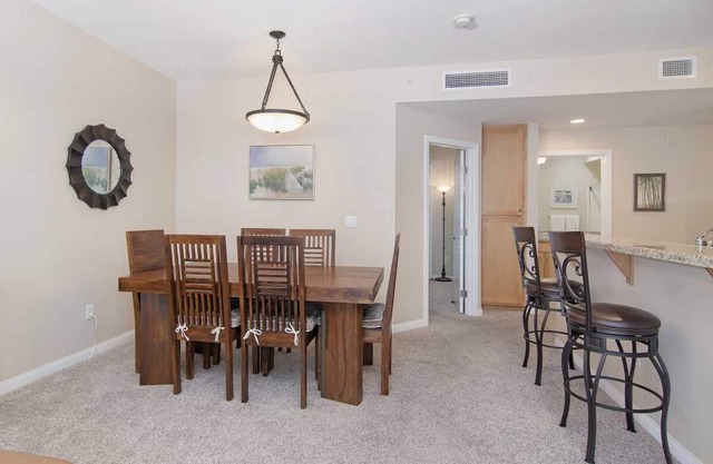 Premium Gaslamp Condo mit Pool!