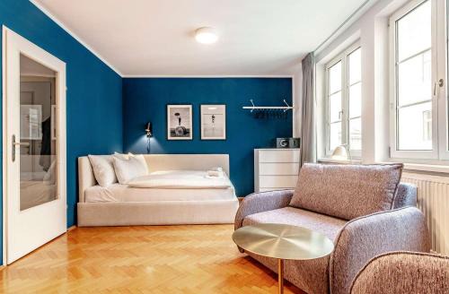 Roomy studio for 2 - 4 in hip area & free parking
