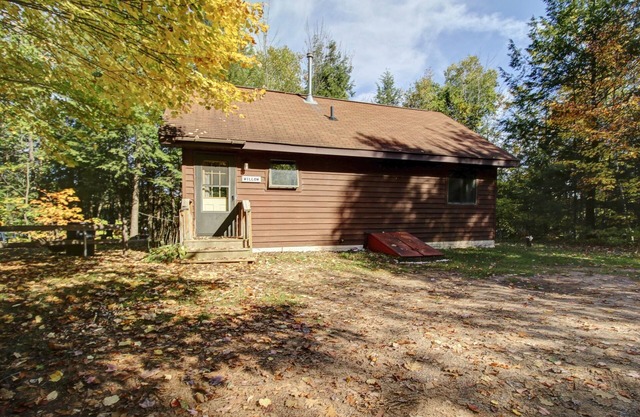 Roomy, Wisconsin Northwoods Lakeside Cabin w/private dock! Pet Friendly