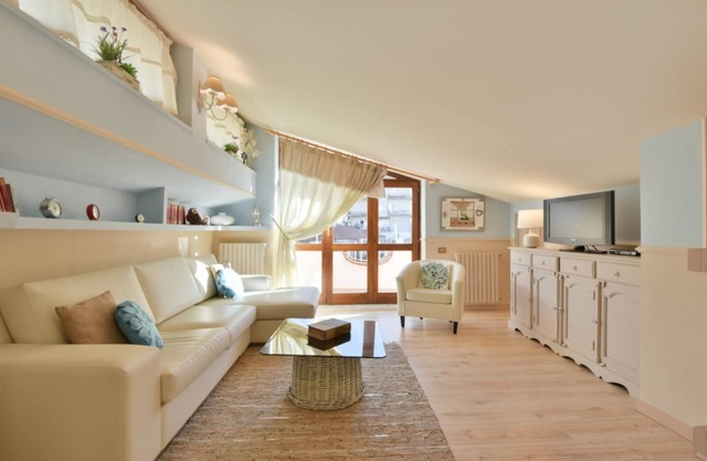 Rosciola Apartment with terrace swimming pool and private parlking