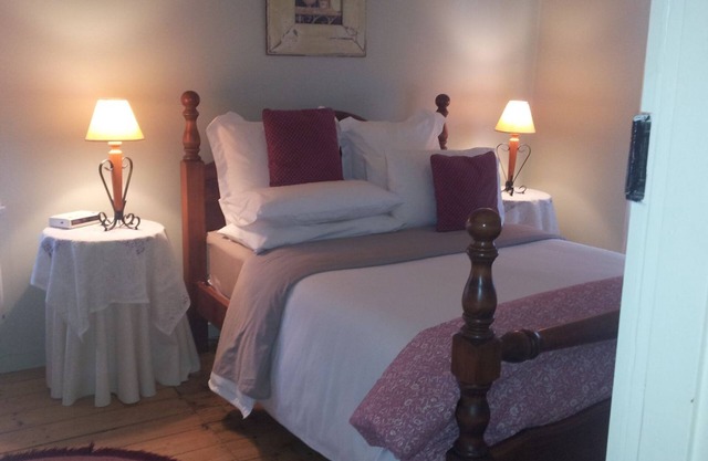 ROSE BEI LEAFIELD COTTAGES