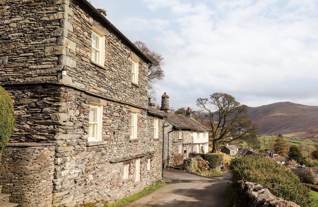 ROSE COTTAGE AT TROUTBECK, character holiday cottage in Troutbeck
