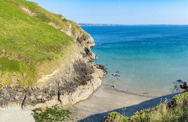 Rose Cottage, Holiday Cottage Lochvane, Nr Solva, Sleeps 4, 2 bedrooms, bathrooms