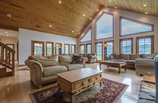 ROSE LAKE LODGE 4.830 SQ. FT WATERFRONT: PRIVATE SANDY BEACH HEISSE WANNE MITTLERE A / C