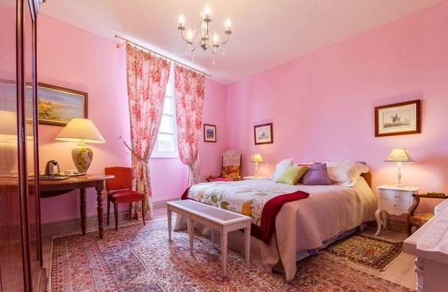 Rose Zimmer, Saint Roch Bed and Breakfast, beheiztes Hallenbad
