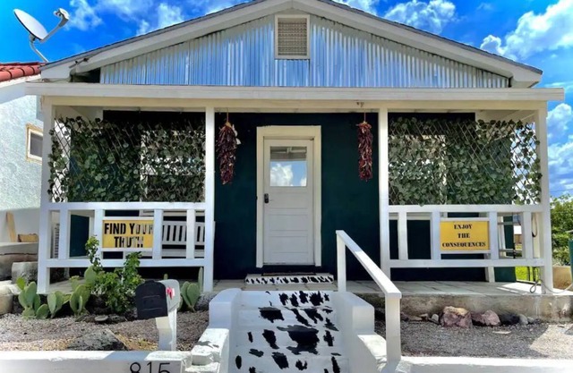 Rose's Ranch House