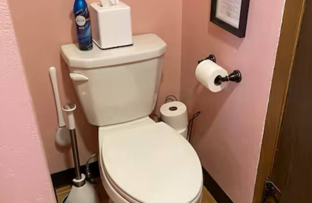 Rosemary Parsonage: Spacious 5-bedroom house in amazing Brillion with WiFi, AC